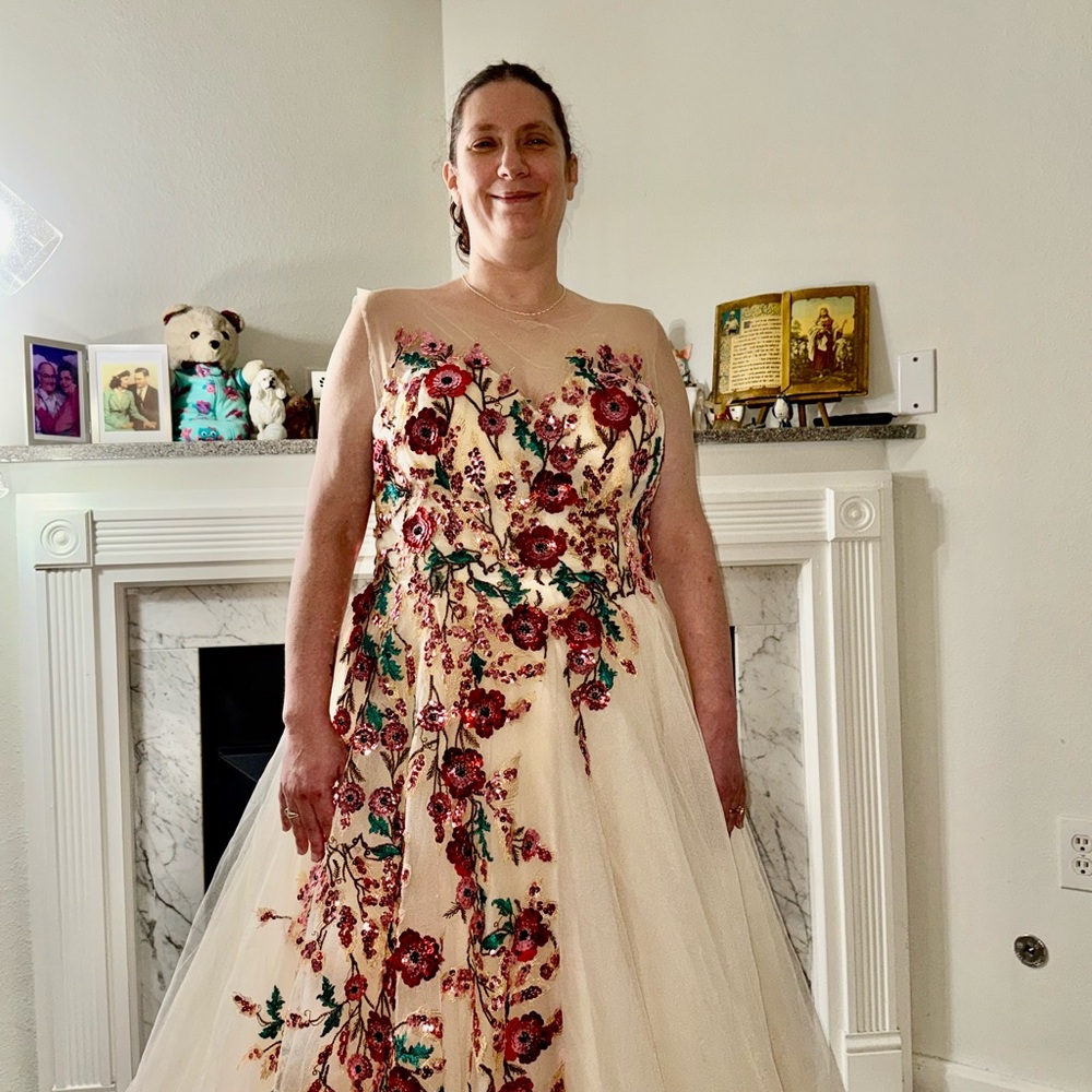 Floral Embroidered Wedding Dress - Red and Cream size 14 - Picture 2 of 3